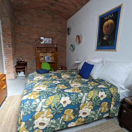 Romantic And Atypical Apartments In Prague'S Montmartre Eksteriør billede